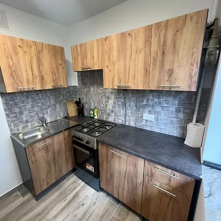 Refurbished 1 Bedroom For Rent Apartment *